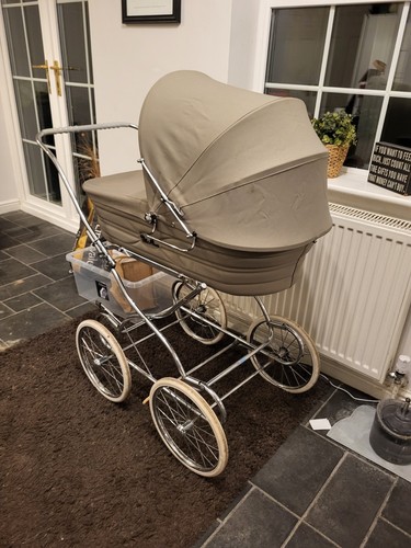 Vintage silver cross pram - 🌟,